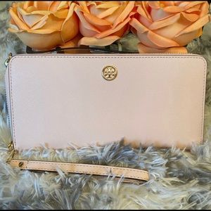 Tory Burch Robinson Passport Continental Wallet